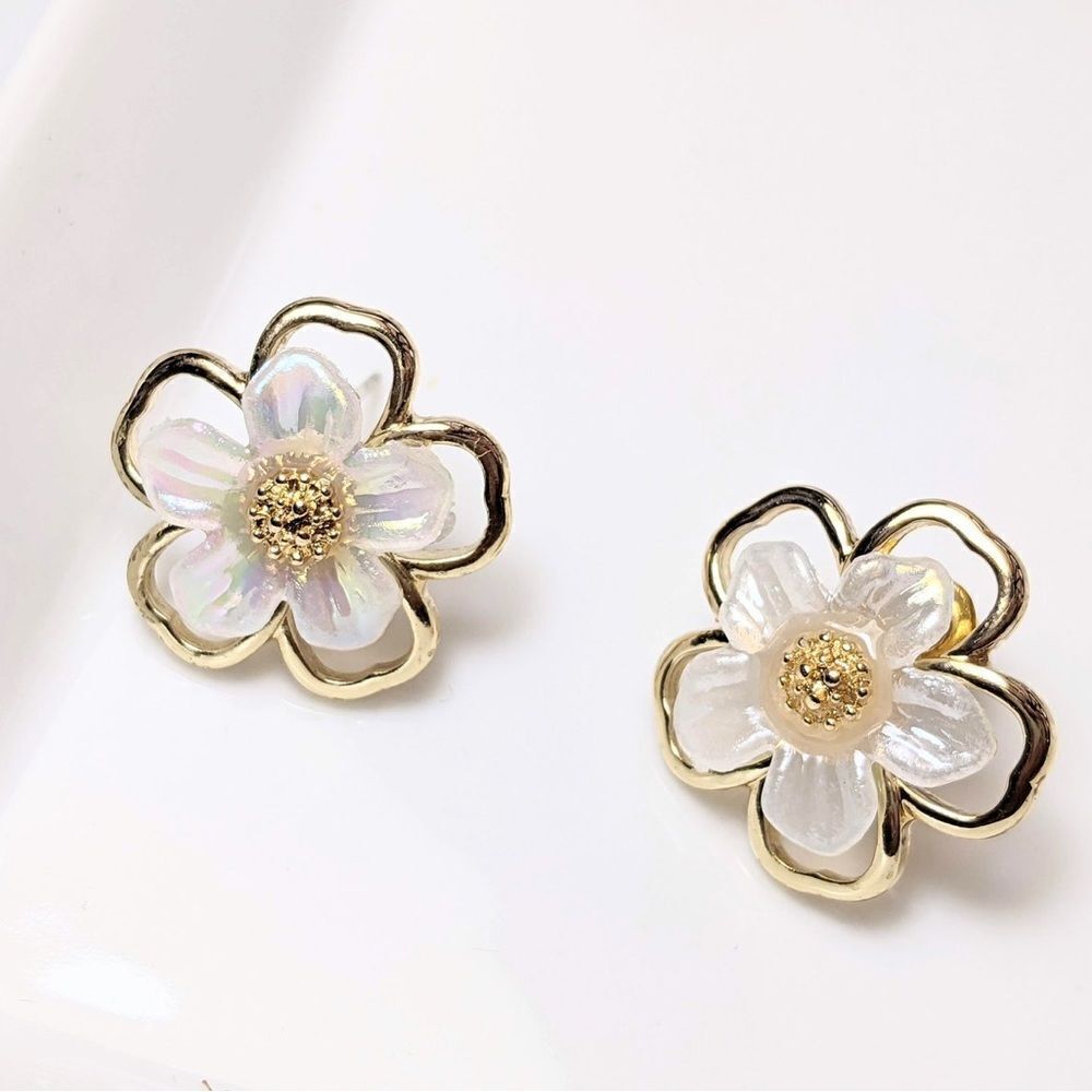 Pearlescent Flower Stud Earrings